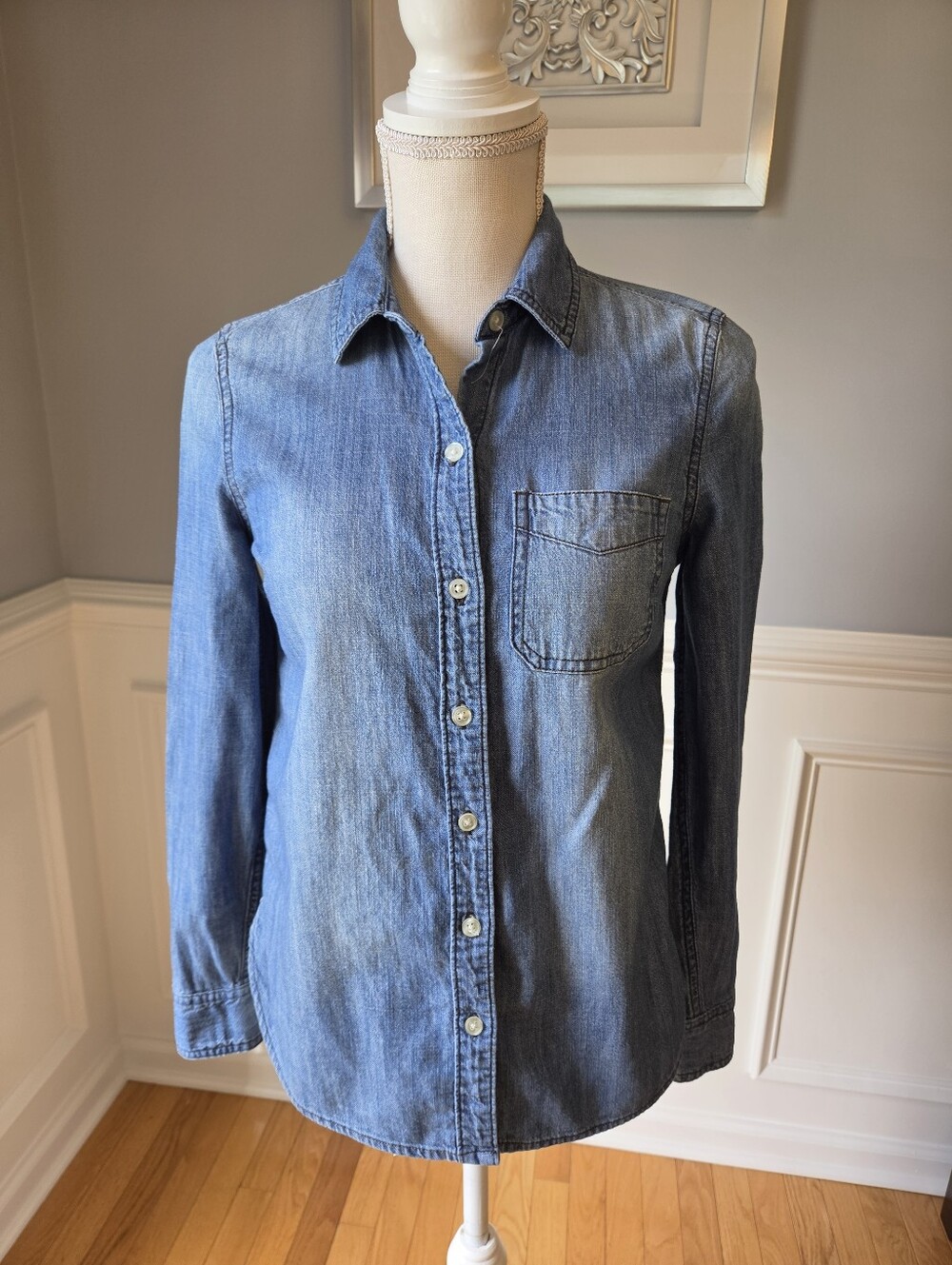 Old Navy Denim The Classic Shirt Button Front Medium Wash Woman's Size XS